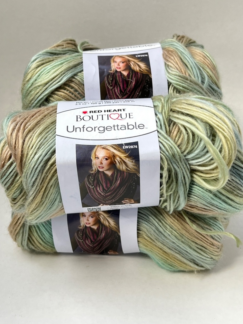 4 Red Heart Unforgettable Boutique Yarn 100 g ea Green Gold Meadow